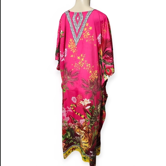 Pink and Black Patterned Kaftan by Winlar - Picture 7 of 9